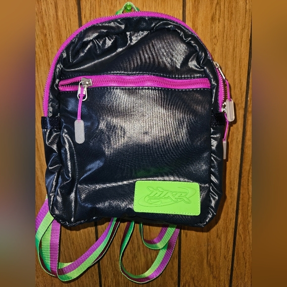 Nike Sportswear Futura 365 Mini Backpack - Picture 3 of 4